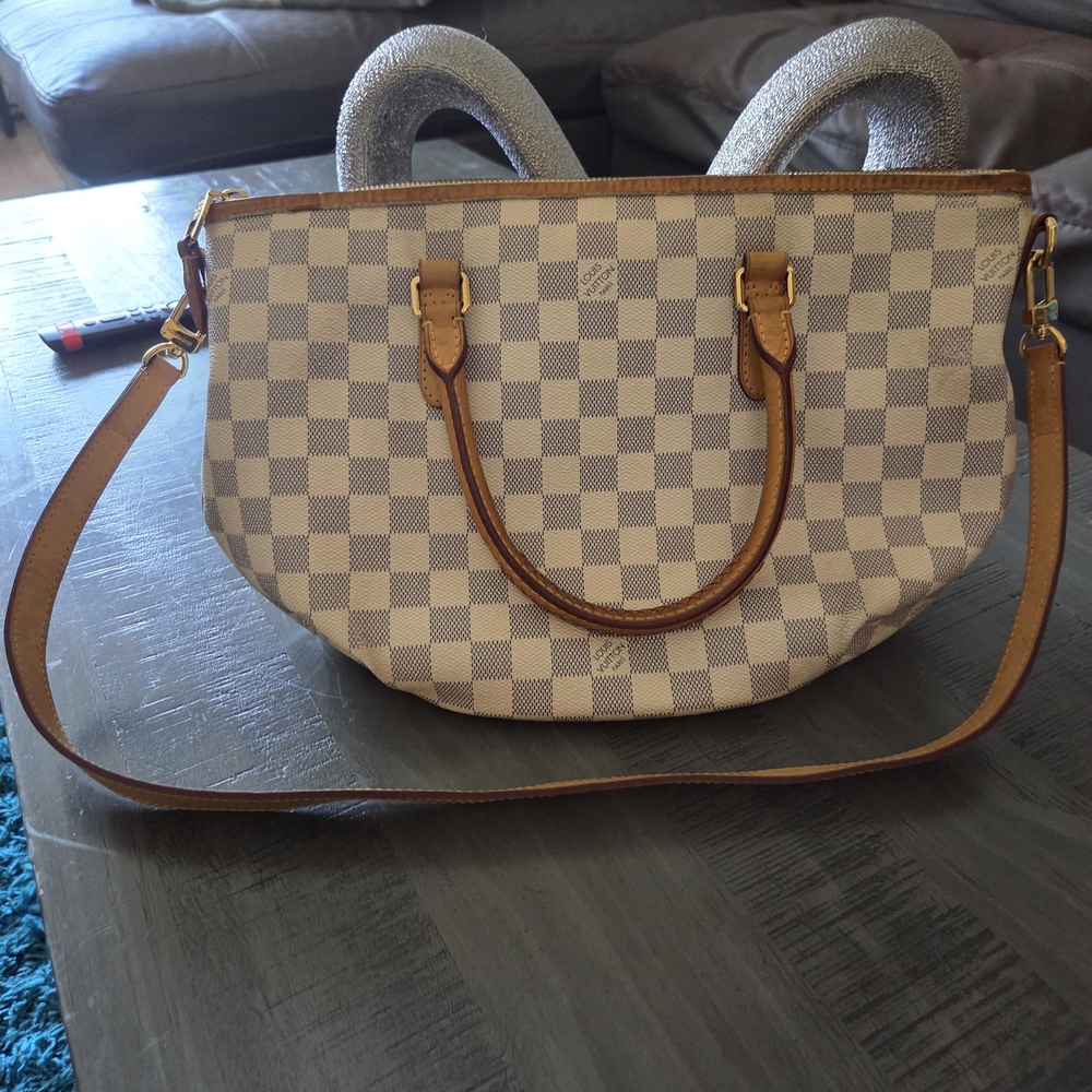 Louis Vuitton Checkered Tote in Cream and Tan - Picture 3 of 4